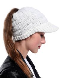 Дамска шапка с козирка в бяло - код WH17