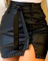 Къса дамска кожена пола с капси в черно - код 76011