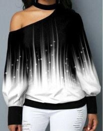 Атрактивна дамска блуза с паднало рамо в черно и бяло - код 71102