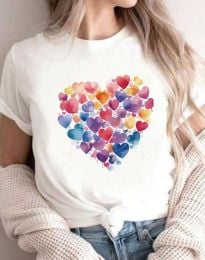Атрактивна дамска тениска в бяло със щампа сърце - код 24688