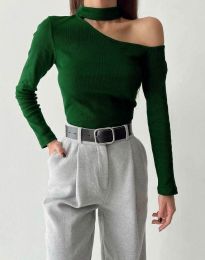 Дамска блуза в тъмнозелено с голо рамо - код 8230