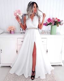 Елегантна дълга дамска рокля с ефектно коланче в бяло - код 35980