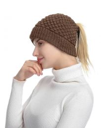 Ефектна дамска шапка в цвят кафяво - код WH23