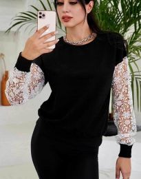 Дамска блуза в черно с ефектни ръкави - код 0036