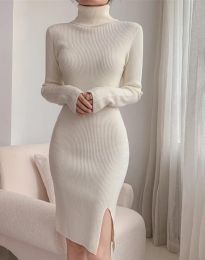 Атрактивна дамска рокля с поло яка в бяло - код 07700