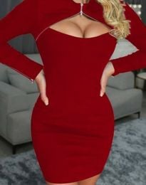 Дамска рокля с атрактивно деколте в червено - код 50056