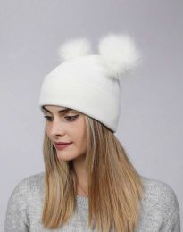 Дамска шапка с пухчета в бяло - код H1801