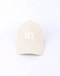 Атрактивна дамска шапка "NY" с козирка в цвят екрю - код WH7531