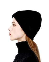 Дамска шапка в черно - код WH01