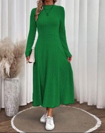 Разкроена дълга дамска рокля в зелено - код 33020