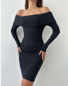Къса дамска рокля с атрактивно деколте в черно - код 16010