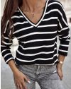 Ефектен дамски пуловер на райе в черно - код 95014