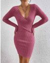 Къса дамска рокля с ефектно деколте в розово - код 3515