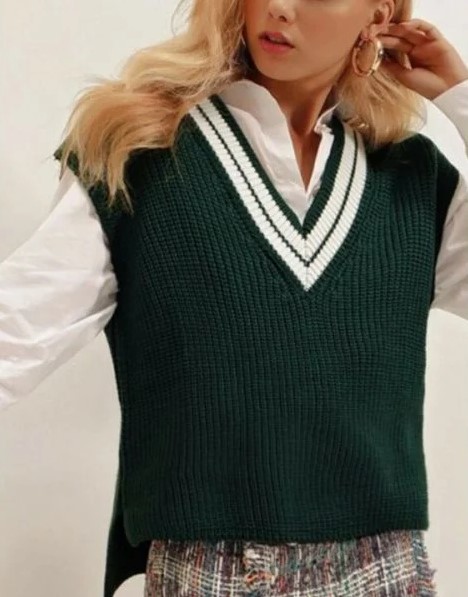 Атрактивен дамски пуловер в тъмнозелено